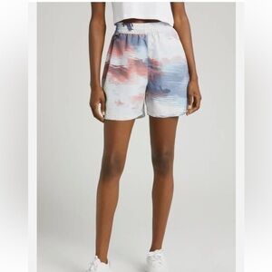 Nike ACG
Women's High-Waisted Shorts